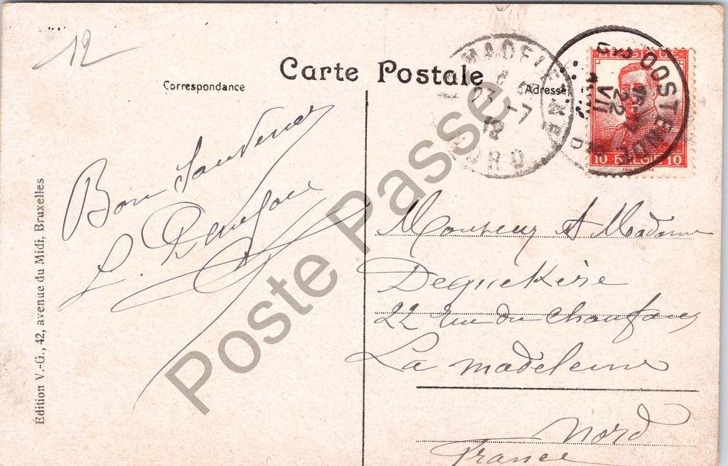 Oostende - "La Digue" - Zeedijk met grand hotels en wandelaars – achterzijde van de originele postkaart