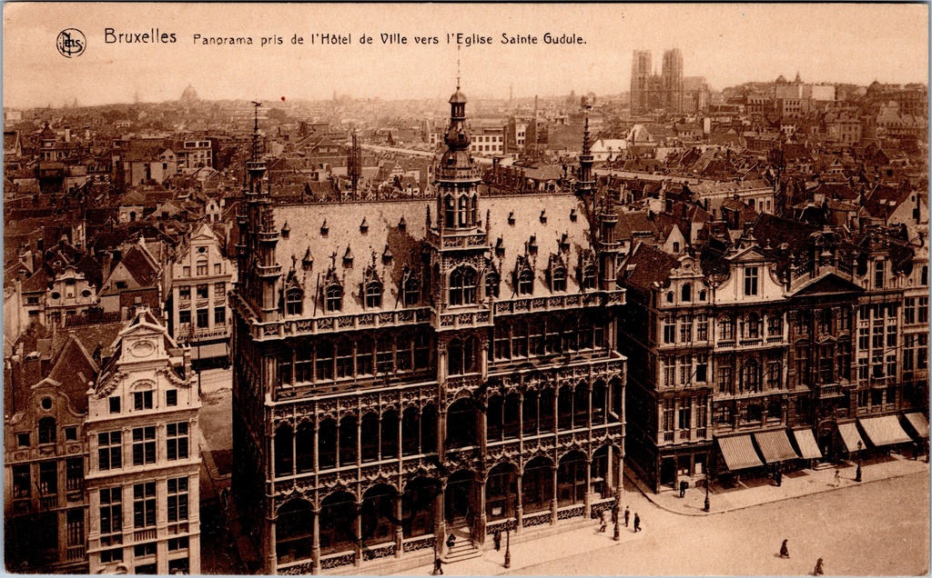 Brussel - "Panorama pris de l'Hôtel de Ville vers l'Eglise Sainte Gudule" - Panoramisch zicht vanaf het Stadhuis richting Sint-Goedelekathedraal