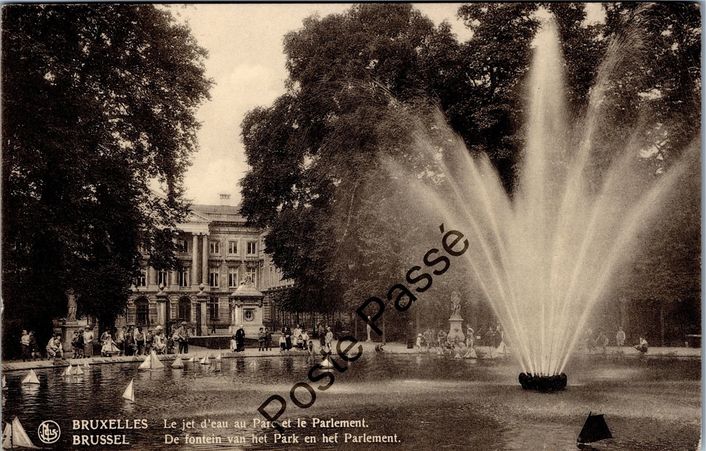 Bruxelles - "Le jet d'eau au Parc et le Parlement" - Fontaine du Parc de la Warande et du Parlement