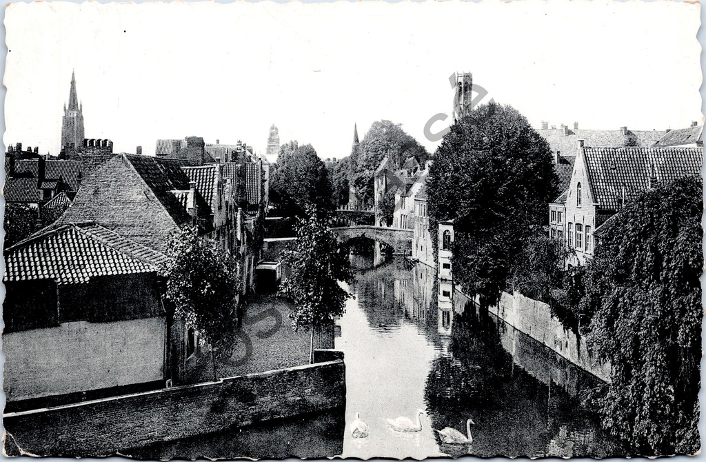 [Brugge0054] Bruges - "Groene Rei (canal)" - View of the Groene Rei with swans and bridge
