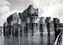 Gand - "Château des Comtes / 's Gravensteen" - Het Gravensteen, château médiéval entouré d'eau
