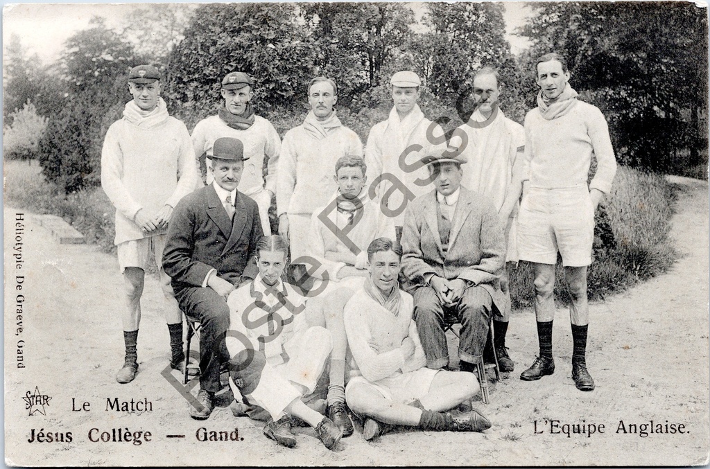 Gent - "Le Match Jésus Collège — Gand. L'Equipe Anglaise." - Engelse sportploeg bij voetbalwedstrijd aan het Jezuscollege