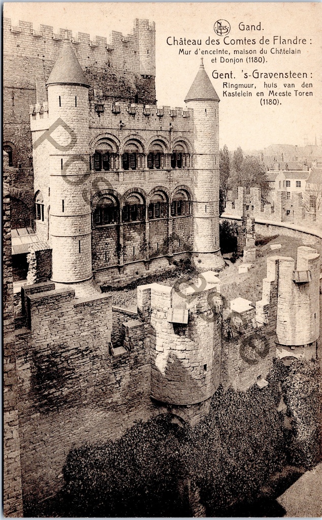 [Gent0512] Gand - "Château des Comtes de Flandre / 's-Gravensteen" - Vue aérienne du Gravensteen avec le mur d'enceinte et le donjon