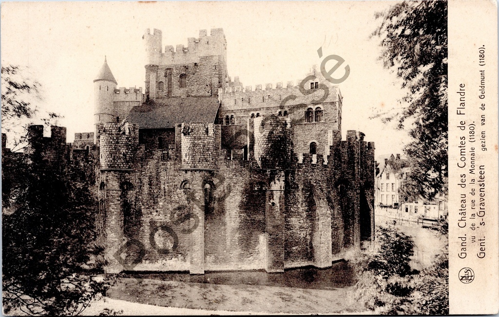 Gent - "Château des Comtes de Flandre" - Het Gravensteen gezien vanuit de Geldmuntstraat