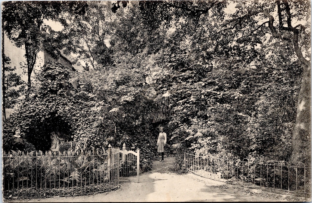 Ghent - "Pensionnat des Sœurs de N. D. Nouveau Bois - Une vue du Parc" - View of the park of the boarding school of the Sisters of O.L.V. Nieuwen Bosch