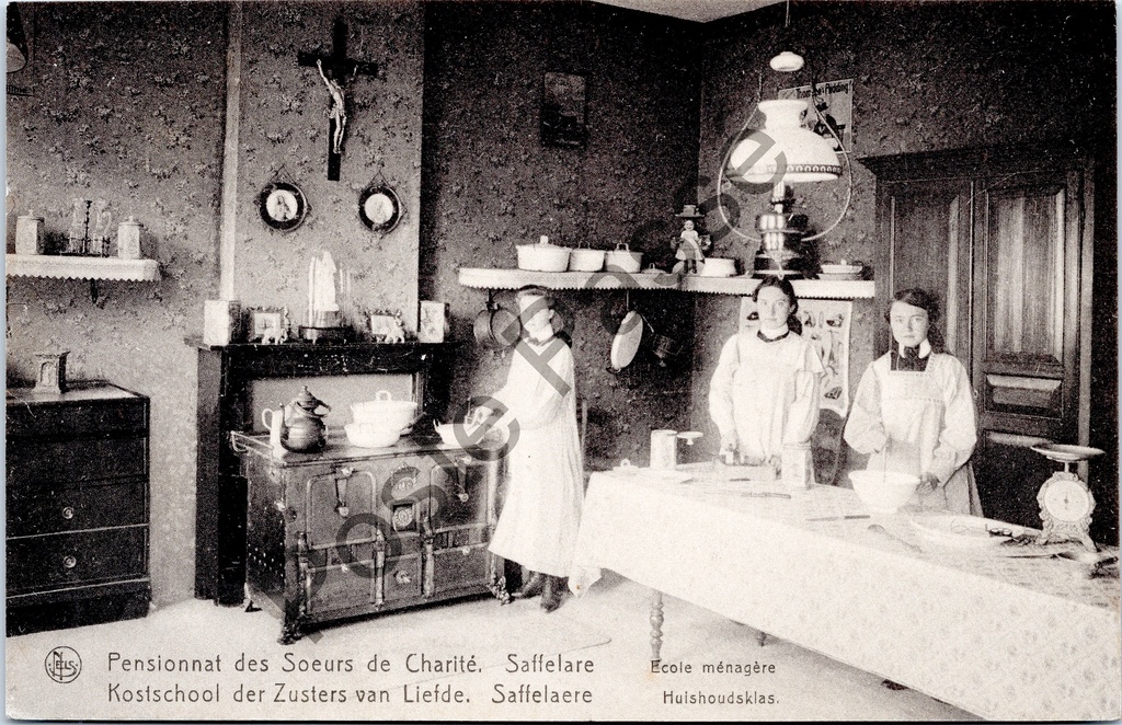 [Lochristi0094] Saffelaere - "Pensionnat des Soeurs de Charité. Saffelare - boarding school of the Sisters of Charity. Saffelaere - Ecole ménagère - Household Class" - Household Class in the boarding school of the Sisters of Charity.
