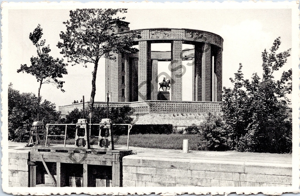 [nieuwpoort0212] Nieuwpoort - "Koning Albertgedenkteken aan de IJzer" - Ruiterstandbeeld Koning Albert I aan de IJzer