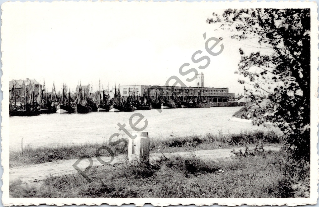 [nieuwpoort0224] Nieuwpoort - "De IJzer en Vismijn" - Zicht op de IJzer met vissersboten en vismijn