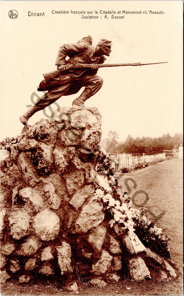 [Dinant0168] Dinant - "Cimetière français sur la Citadelle et Monument «L'Assaut»" - Frans militair kerkhof met Monument "De Aanval"