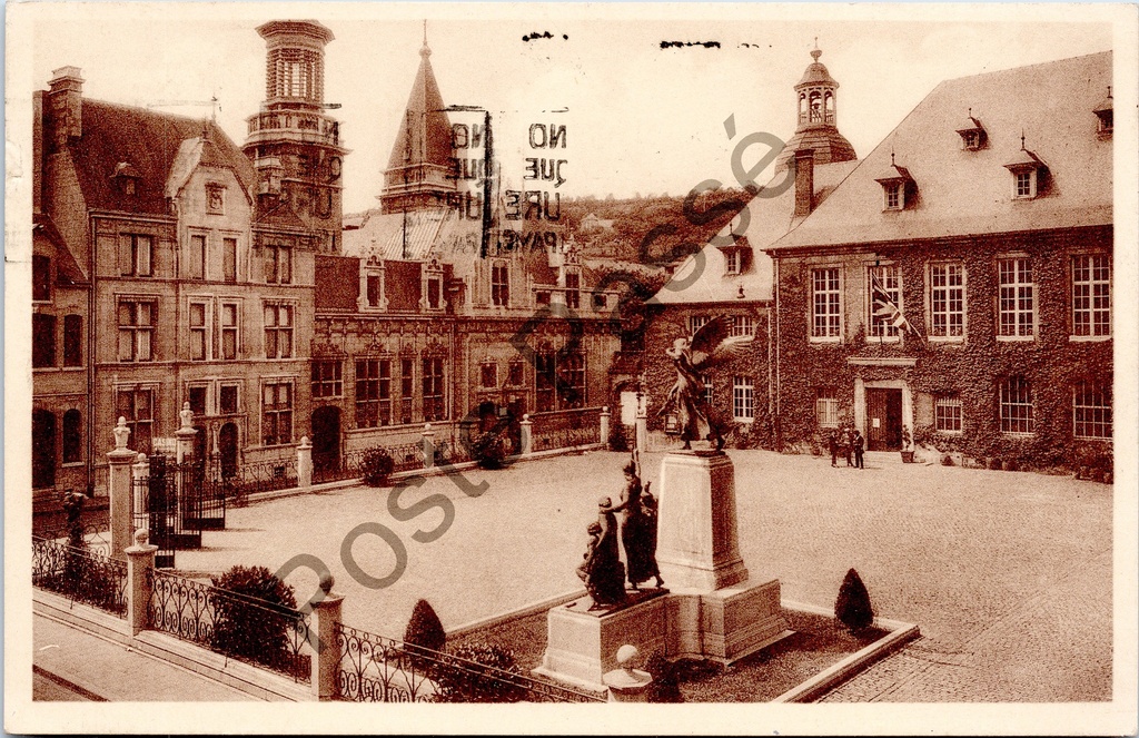 Dinant - "Le Monument aux Morts et la Poste" - War Memorial and Post Office