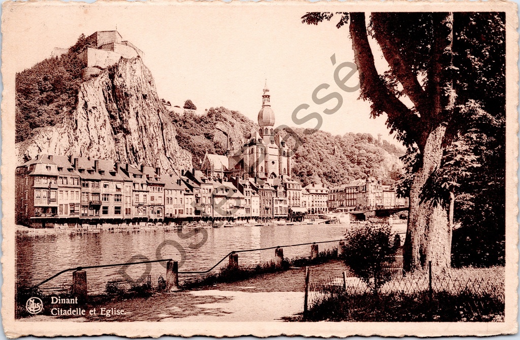[Dinant0232] Dinant - "Citadelle et Eglise" - Citadel en kerk gezien over de Maas