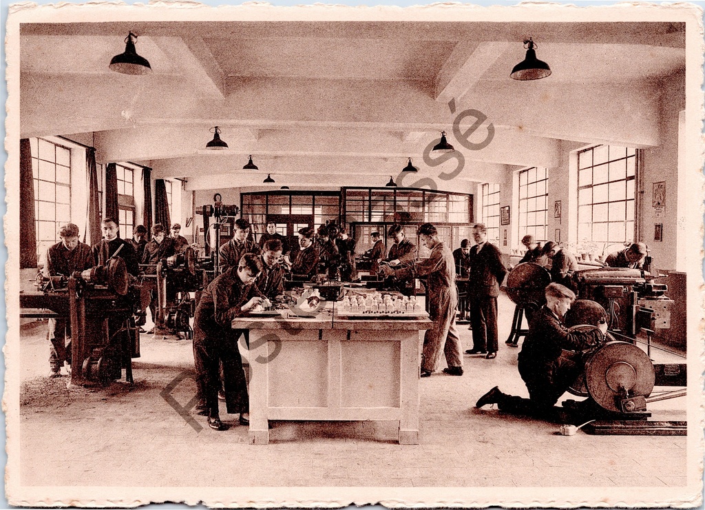 Oostakker - "Vakschool : Paswerkerij" - Vakschool Paswerkerij van de Broeders van O.-L.-V. van Lourdes