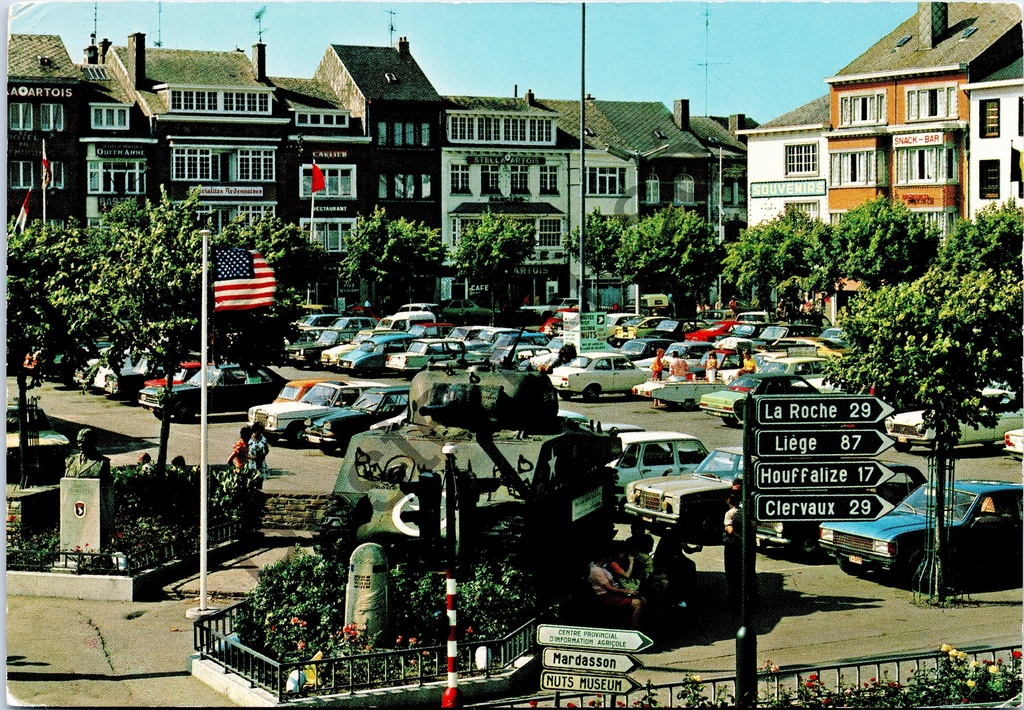 [Varia0196] Bastogne - "Place Mac Auliffe et Tank" - Place Mac Auliffe avec tank
