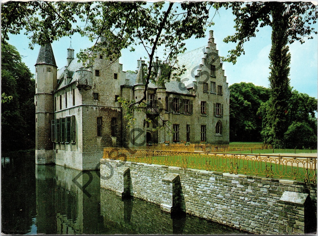 [Beveren-Kruibeke-Zwijndrecht0206.jpg] Beveren - "Kasteel Cortewalle" - Waterburcht met gracht en gouden hekwerk