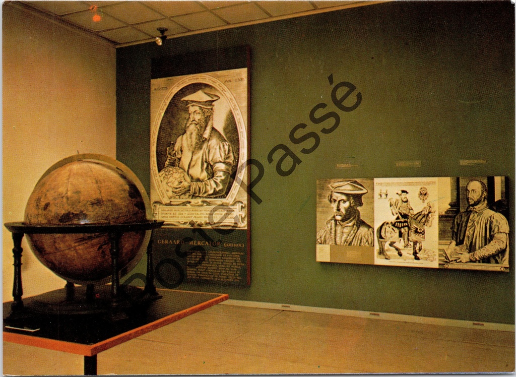 [Sint-Niklaas0240.jpg] Sint-Niklaas - "Mercatormuseum" - Interieur met globe en portretten van Gerardus Mercator