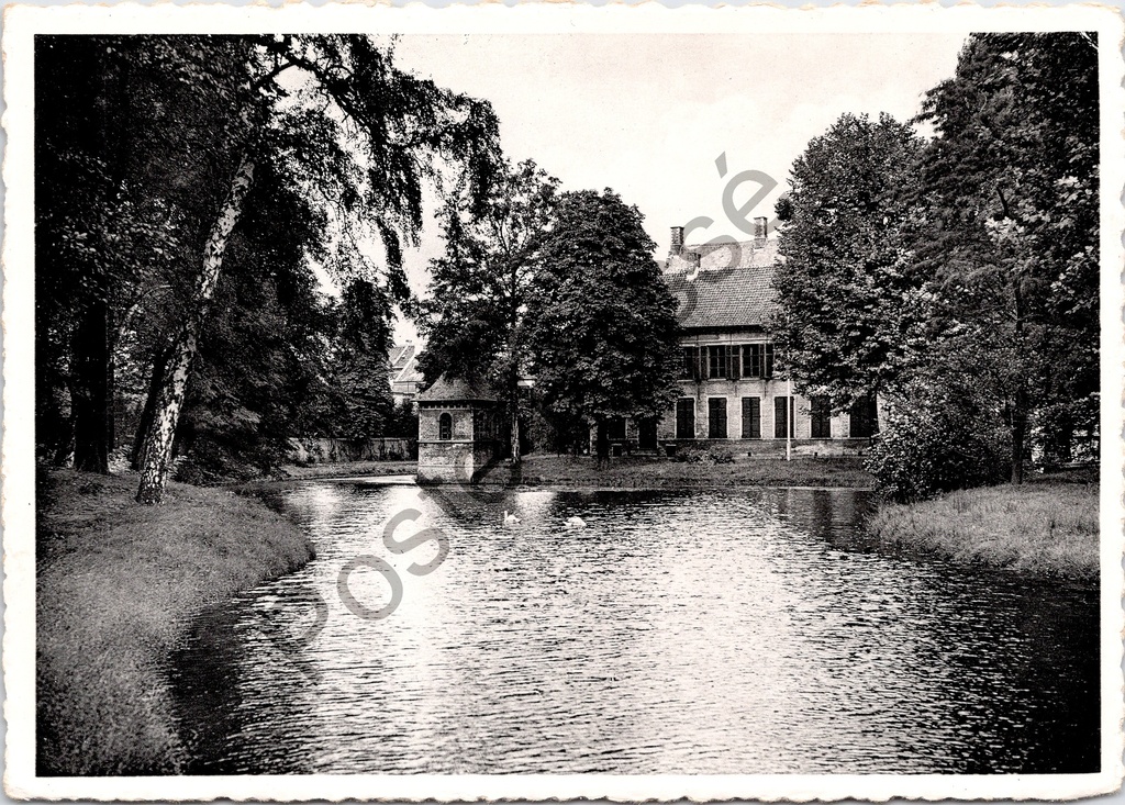 [Sint-Niklaas0278.jpg] Sint-Niklaas - "Stadspark . Kasteel Walburg (achterkant)" - Achterzijde van Kasteel Walburg gezien over de vijver in het stadspark