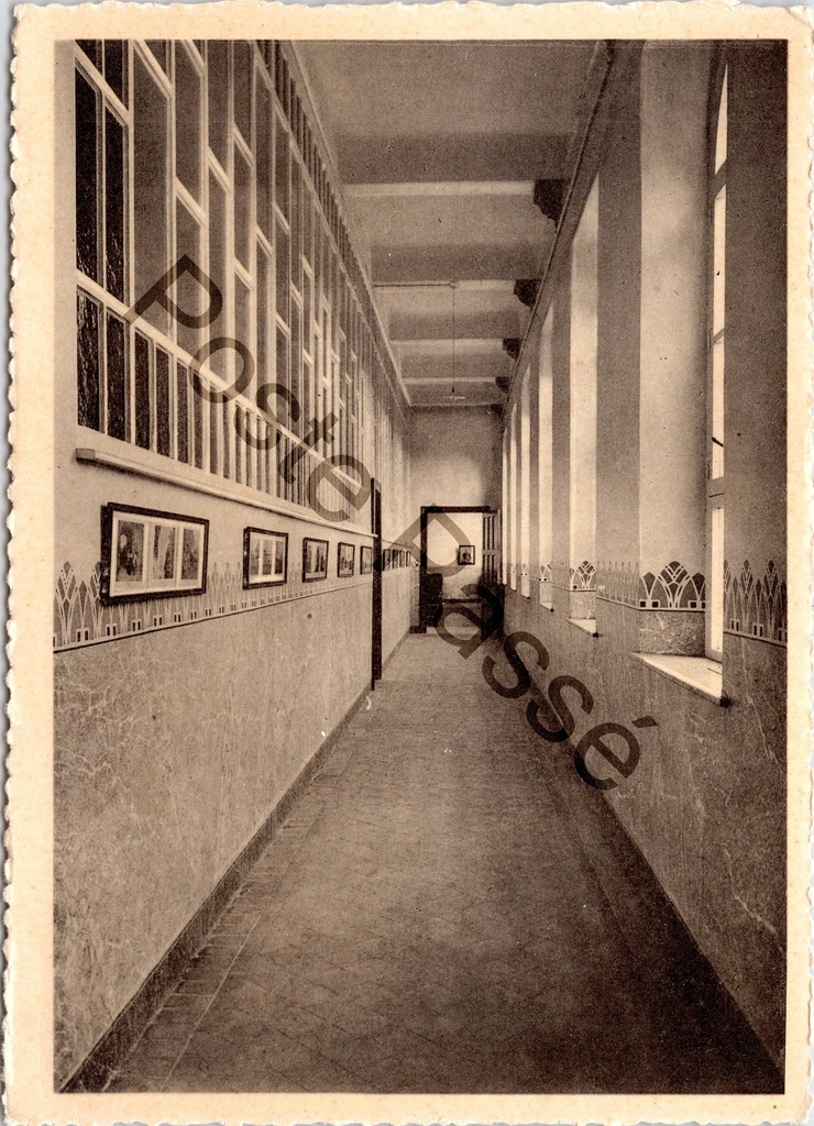 [Sint-Niklaas0324.jpg] Sint-Niklaas - "Bisschoppelijke Normaalschool te St-Niklaas-Waas. Klassen." - Gang van de Bisschoppelijke Normaalschool