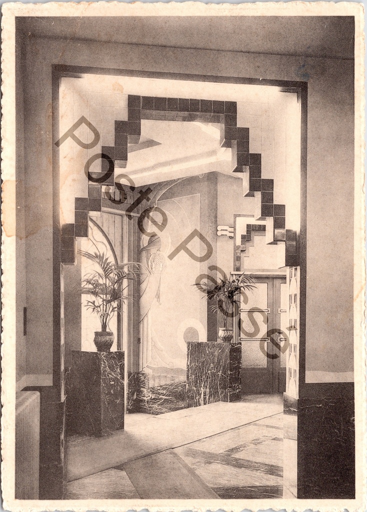 [Sint-Niklaas0332.jpg] Sint-Niklaas - "Jongenspensionaat O. L. Vrouw Onbevlekt Ontvangen - Ingang" - Art deco ingangshal van jongenspensioenaat
