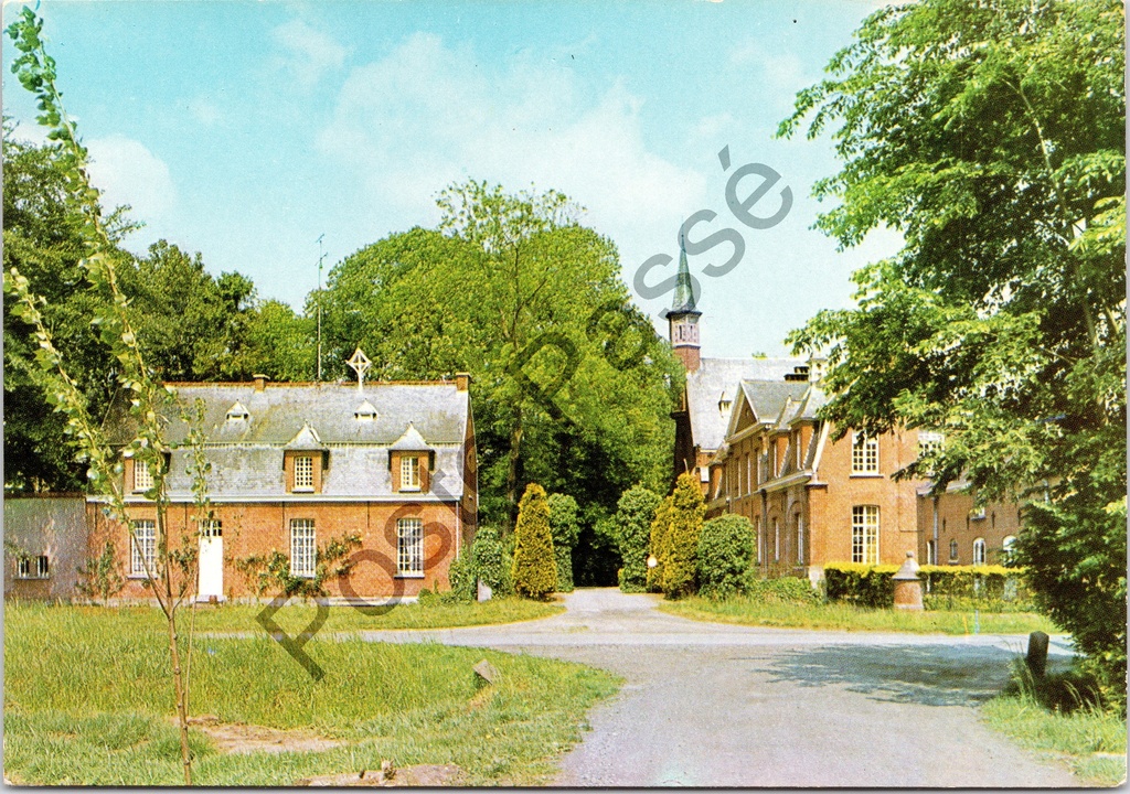[Sint-Niklaas0346.jpg] Belsele - "Bisschoppelijk Kasteel" - Bisschoppelijk kasteel met oprijlaan