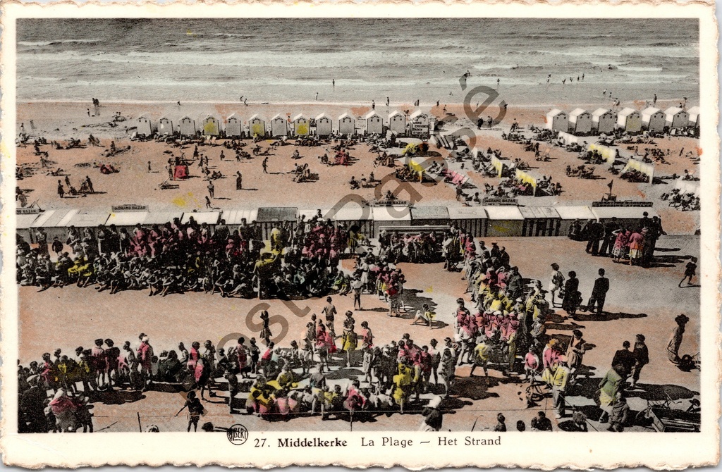 [Middelkerke0172.jpg] Middelkerke - "La Plage – Het Strand" - Druk bezet strand met badcabines en badgasten