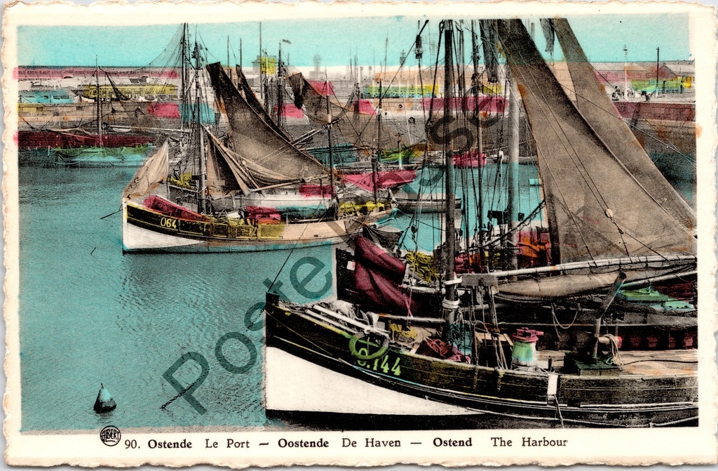 [Oostende0458.jpg] Oostende - "Le Port — De Haven — The Harbour" - Vissershaven met afgemeerde vissersboten