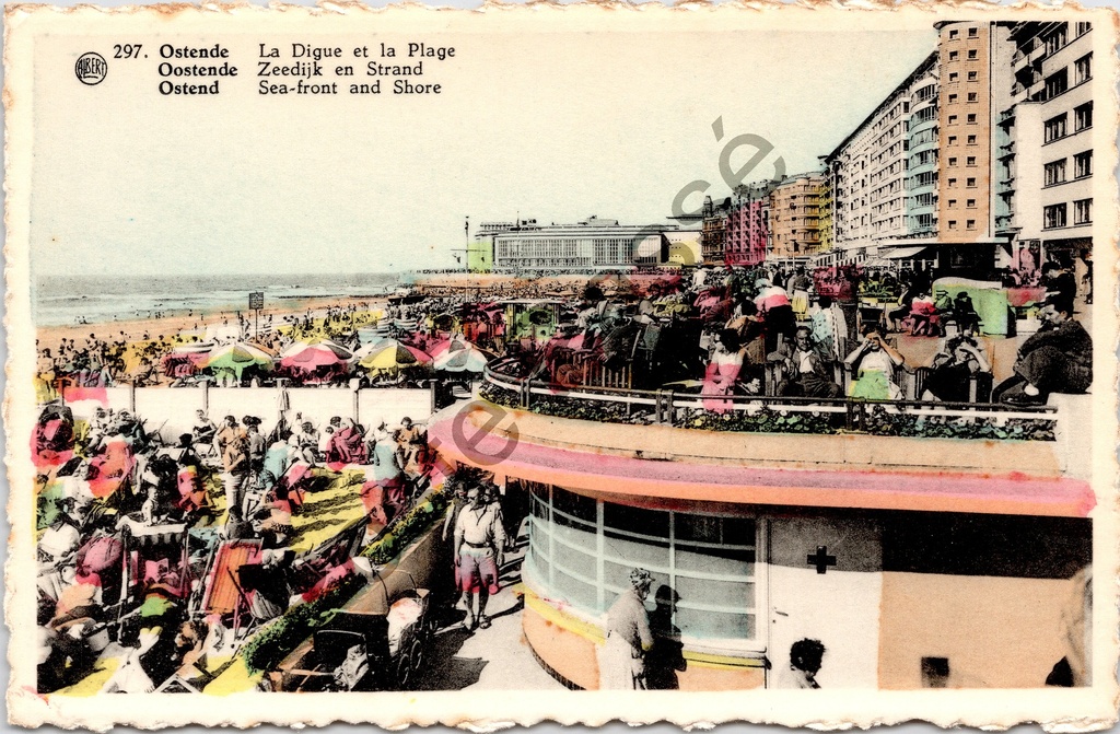 [Oostende0474.jpg] Oostende - "La Digue et la Plage" - Zeedijk en strand met menigte