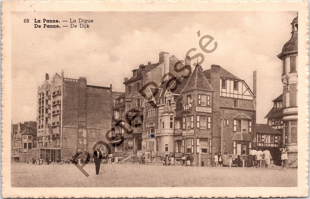 De Panne - "La Digue / De Dijk" - Zeedijk met Hotel St-André en strandbebouwing
