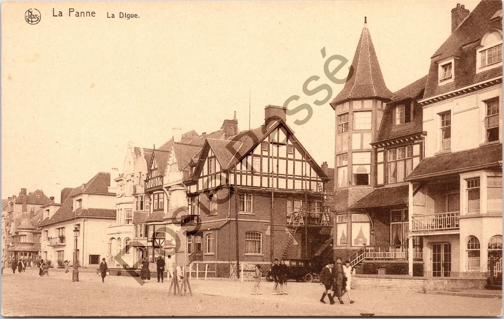 De Panne - "La Digue" - De Zeedijk met vakwerkgebouwen