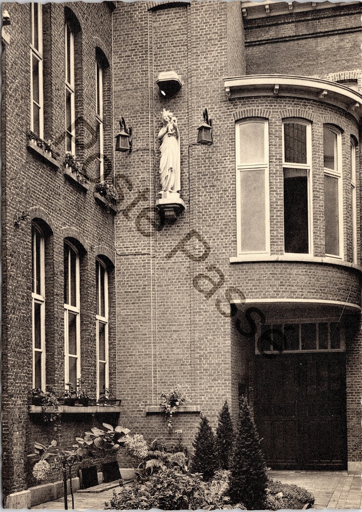 [Aalst0304.jpg] Aalst - "Instituut St-Vincentius à Paulo" - Binnenkoer van het Sint-Vincentiusinstituut in Gijzegem