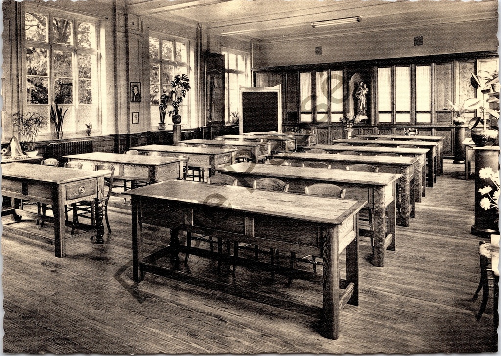 [Aalst0322.jpg] Aalst - "Kostschool. — Knipzaal." - Institut St-Vincent de Paul, knipzaal van het kostschool in Gijzegem