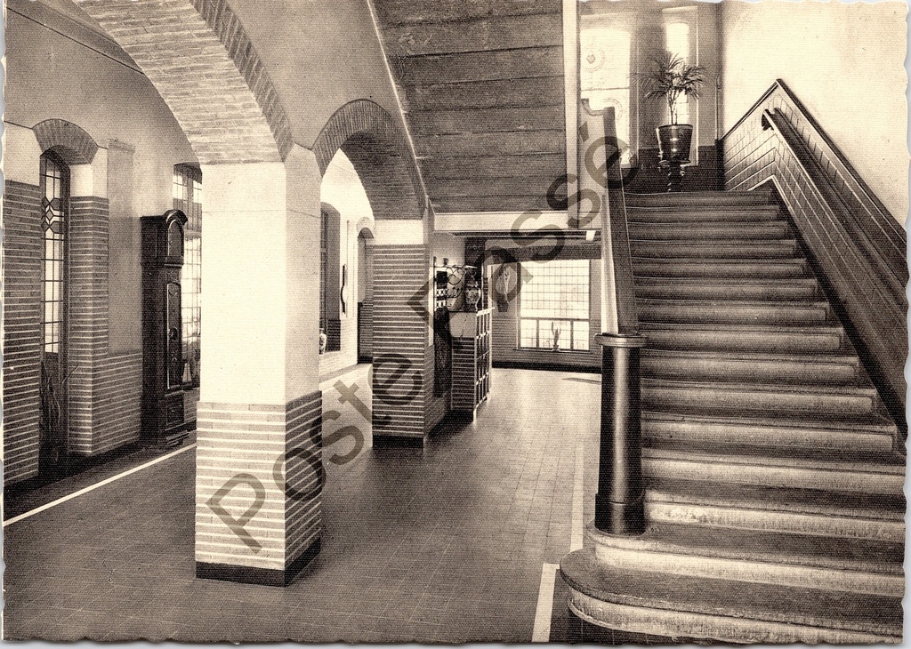 Aalst - "Normaalschool. — Hall." - Hal van het Instituut Sint-Vincentius à Paulo in Gijzegem