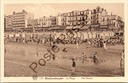 Blankenberge - "La Plage - Het Strand" - Druk bezet strand met badhuisjes en hotels aan de dijk