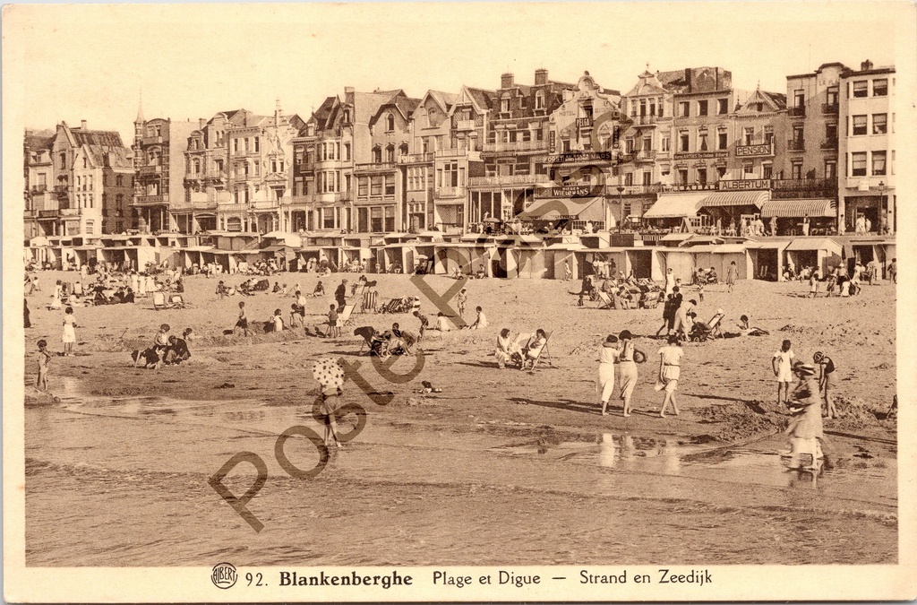 Blankenberge - "Plage et Digue — Strand en Zeedijk" - Strand en zeedijk met badgasten en bebouwing