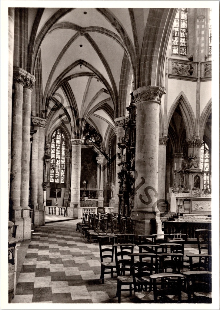 [Aalst0262.jpg] Aalst - "Sint-Martinuskerk. De kooromgang, noordelijk deel." - Interieur kooromgang noordzijde