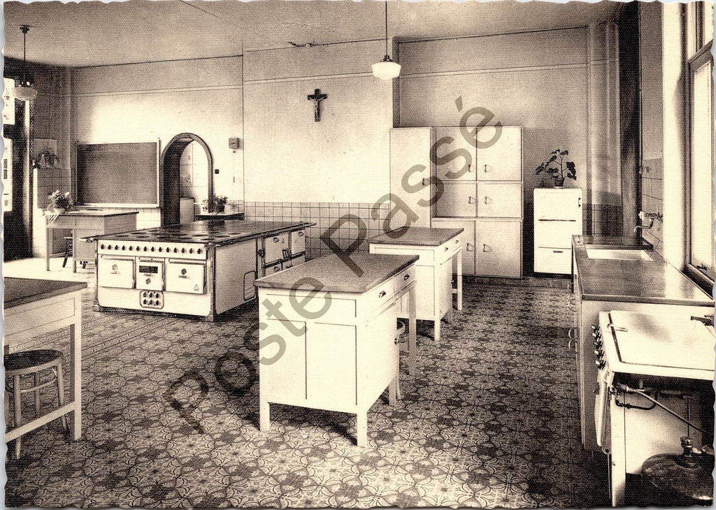 Aalst - "Instituut St-Vincentius à Paulo" - Keuken van het huishoudkundeinstituut in Gijzegem