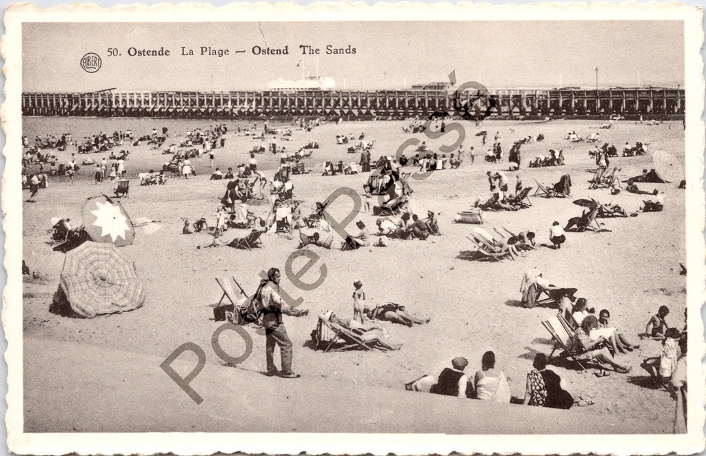 [Oostende0448.jpg] Oostende - "La Plage" - Het strand met badgasten en pier