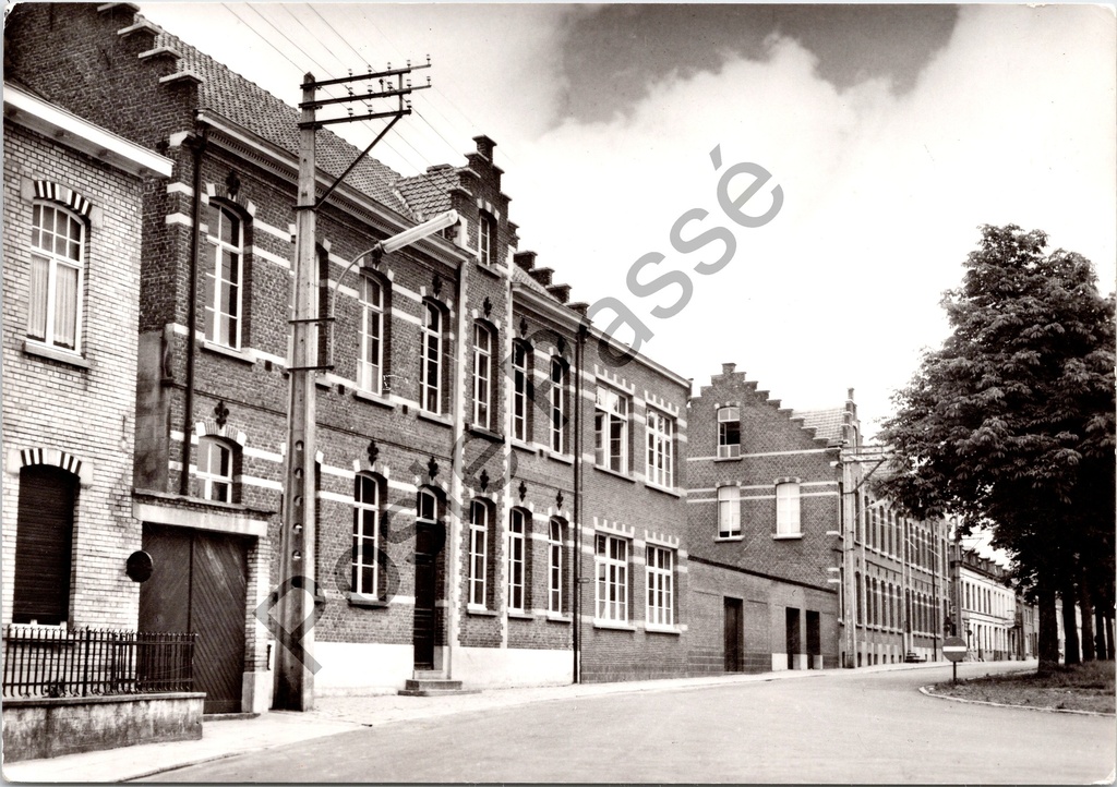 Sint-Lievens-Houtem - "Sint Lievensinstituut" - Neogotisch schoolgebouw in baksteen