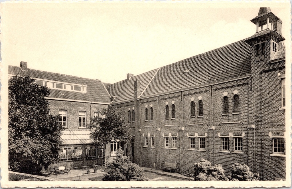 [Ravels0861] Ravels - « Notre-Dame de la Campine » - École en plein air pour filles fragiles, vue depuis la cour de récréation