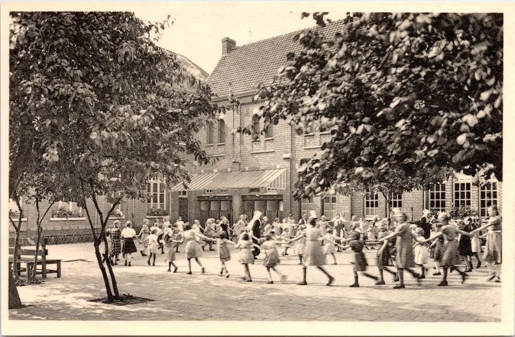 [Ravels0863] Ravels – “Our Lady of the Kempen” – Open-air school for girls, small playground