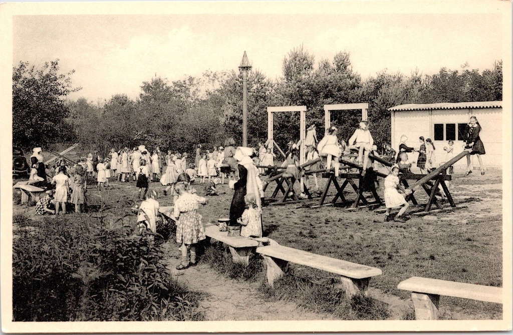 [Ravels0877] Ravels - "O.L. Vrouw van de Kempen" - Speelplein van de open-lucht-school voor meisjes
