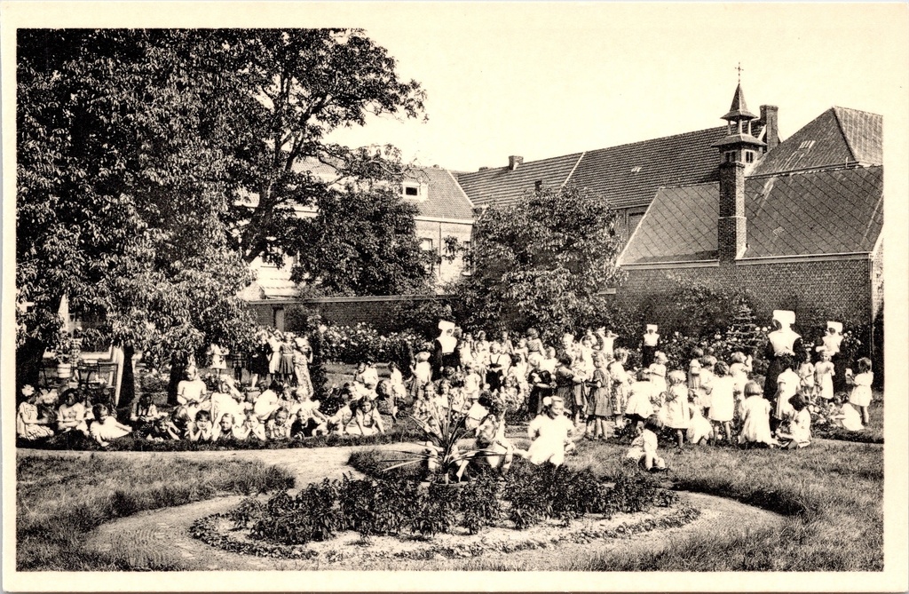 [Ravels0901] Ravels - « Notre-Dame de la Campine » - École en plein air pour filles dans le parc floral