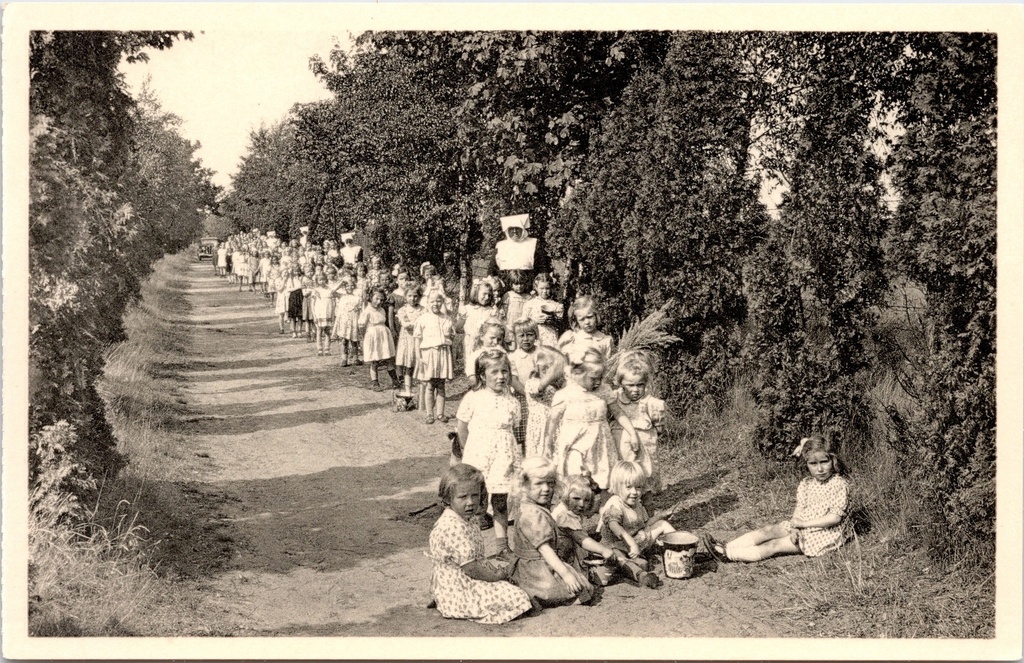 [Ravels0909] Ravels - « Notre-Dame de la Campine » - École en plein air pour filles fragiles, allée menant au Kinderlust