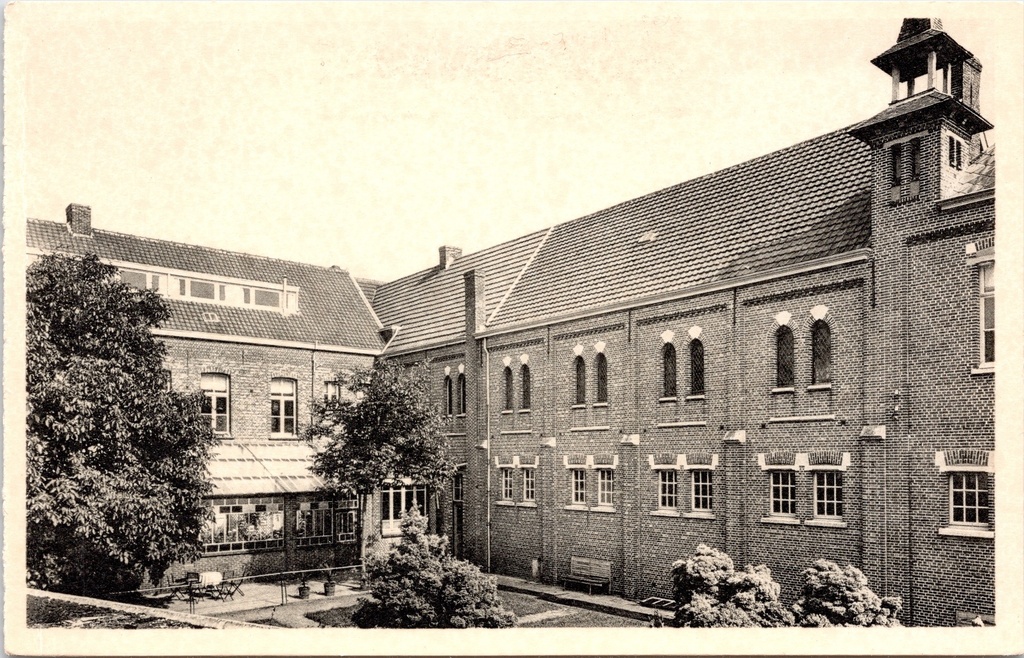 [Ravels0915] Ravels - "O.L. Vrouw van de Kempen" - Open-luchtschool voor zwakke meisjes, zicht vanaf de speelplaats