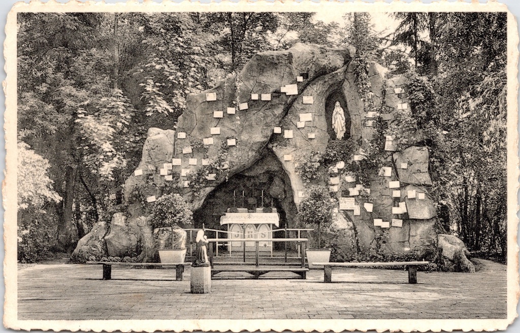 Ravels - "O.L. Vrouw van de Kempen" - De Grot bij het park, open-luchtschool voor zwakke meisjes