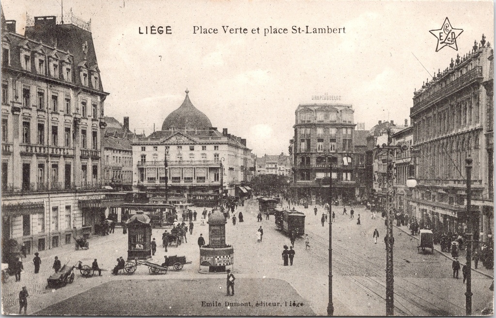 Liège - "Place Verte et place St-Lambert" - Gezicht op Place Verte en Place Saint-Lambert met trams en koepelgebouw