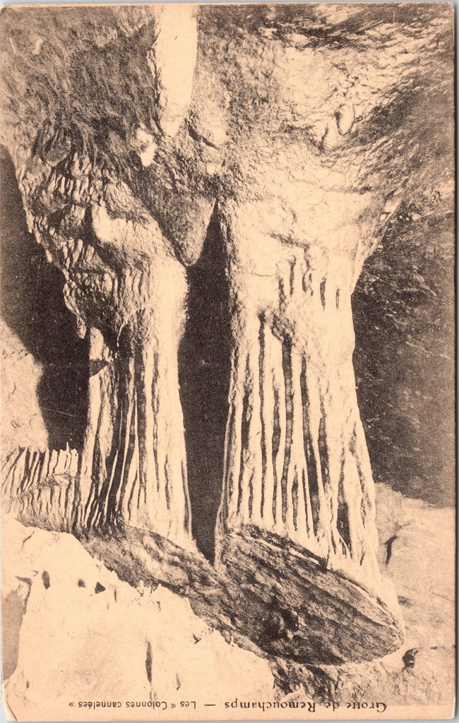 [Ayweille1049] Aywaille – “Les Colonnes cannelées” – Stalagmites in the Remouchamps Cave