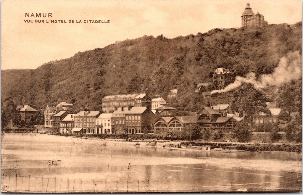 Namur - "Vue sur l'Hôtel de la Citadelle" - Zicht op het Hotel van de Citadel vanaf de Maas