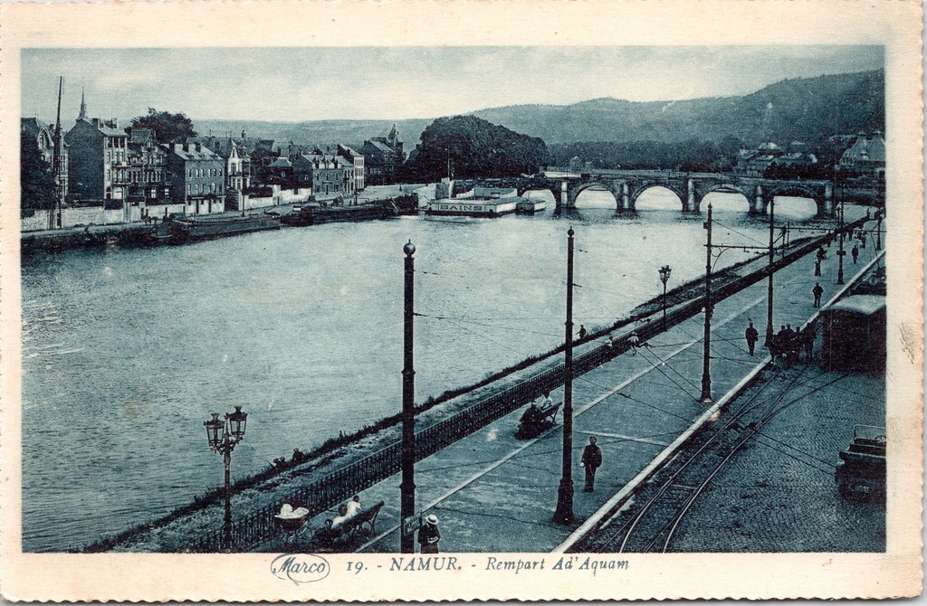 Namur - "Rempart Ad'Aquam" - Rivierdijk langs de Maas met tram en brug