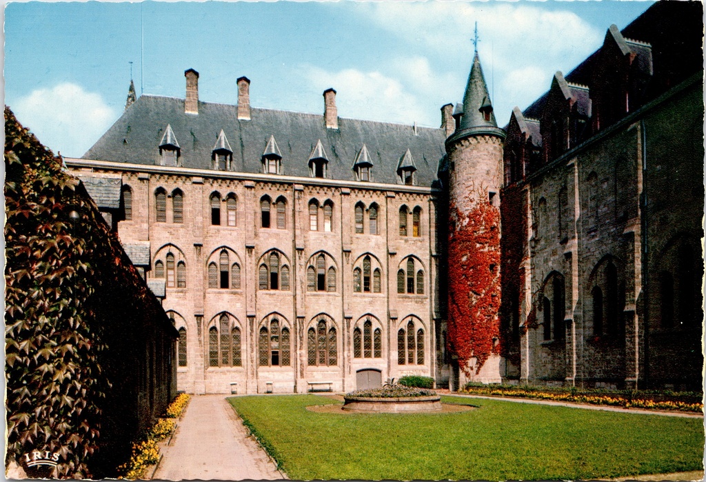 [Anhée1217] Anhée - « ABBAYE DE MAREDSOUS » - Préau du Réfectoire (cour intérieure près du réfectoire)