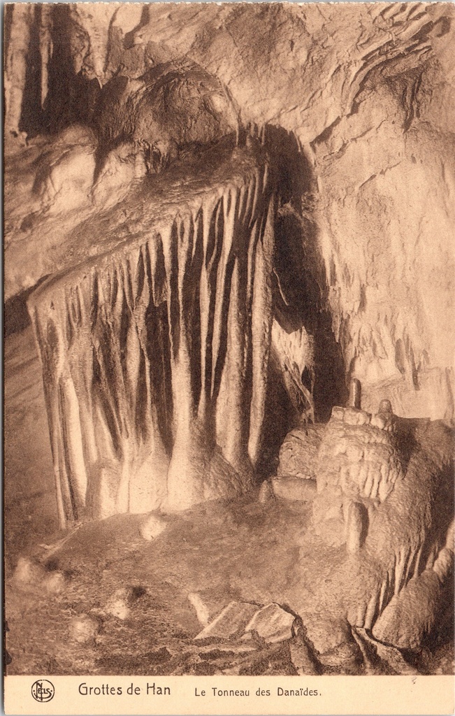 Rochefort - « Le Tonneau des Danaïdes » - Formation de stalactites de la grotte de Han